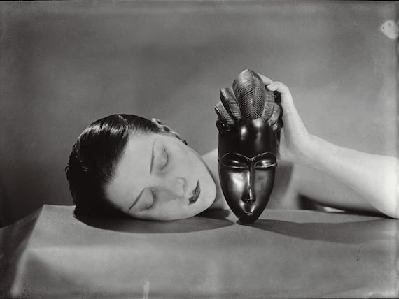 Man Ray, Noire et blanche, 1926, stampa ai sali d’argento, 17,3x23,5 cm. Collezione privata © Man Ray 2015 Trust / ADAGP-SIAE – 2024, image: Telimage, Paris
