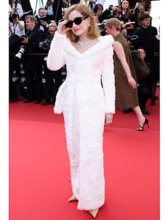 CANNES, FRANCE - MAY 19: Isabelle Huppert attends the "Horizon: An American Saga" Red Carpet at the 77th annual Cannes Film Festival at Palais des Festivals on May 19, 2024 in Cannes, France. (Photo by Daniele Venturelli/WireImage)