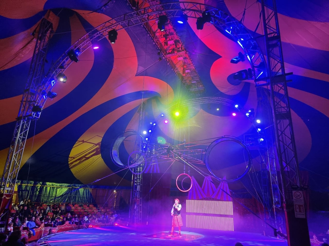 Gravity Circus con Equilibrium