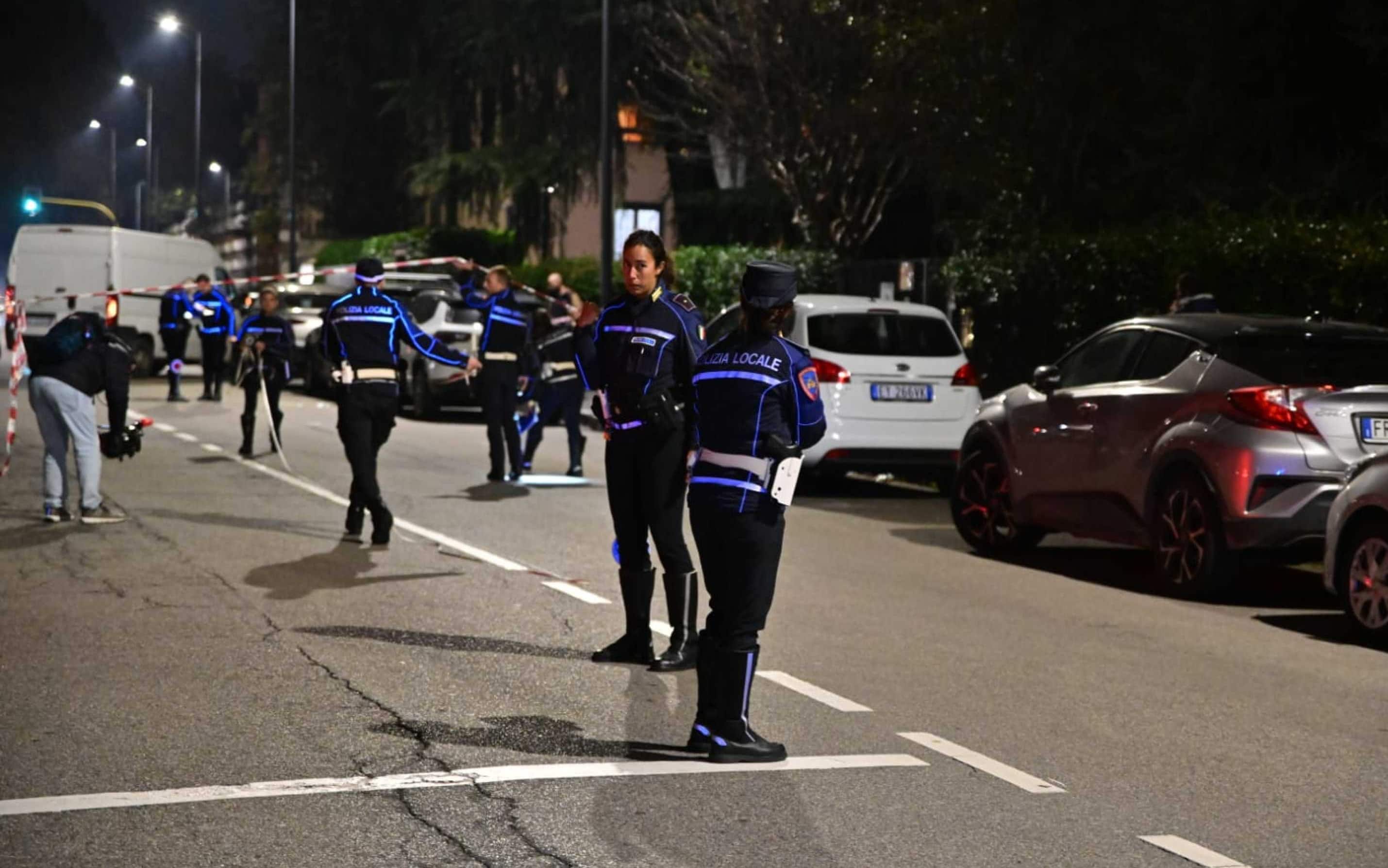 Il luogo dell'incidente in via Bernardino Verro a Milano