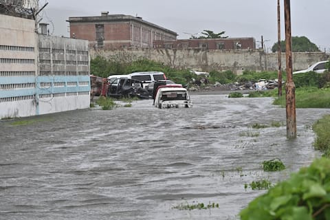 epa12488127 A street is flooded due to Hurricane Melissa in Kingston, Jamaica, 28 October 2025. Hurricane Melissa made landfall in Jamaica with maximum sustained winds of nearly 295 kilometers per hour (185 miles per hour), torrential rains, and storm surges that threaten to cause flooding and damage.  EPA/Rudolph Brown
