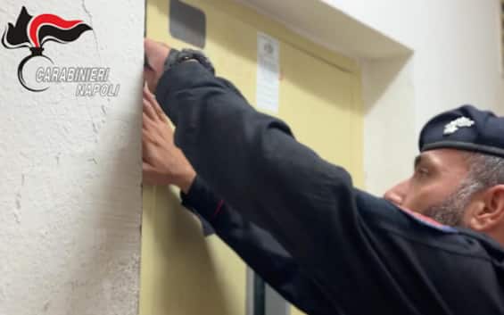 Napoli, droga nel cimitero e pusher minorenni: controlli dei carabinieri Napoli, droga nel cimitero e pusher minorenni: controlli dei carabinieri