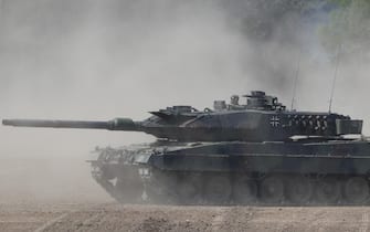 epa10427151 (FILE) - A German Army 'Leopard 2' tank during the NATO Very High Readiness Task Force Land (VJTF L 2019) exercise in Muenster, northern Germany, 20 May 2019 (reissued 24 January 2023). German Chancellor Olaf Scholz has decided to send Leopard 2 tanks to Ukraine and allow other countries such as Poland to do so while the US may supply Abrams tanks, German media has reported 24 January 2023.  EPA/FOCKE STRANGMANN *** Local Caption *** 55209013