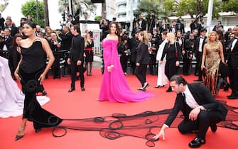 07_cannes_2023_red_carpet_abiti_accessori_curiosi_getty - 1