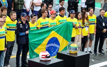 All drivers lining up on the grid in memory and paying tribute to Ayrton Senna during the Formula 1 MSC Cruises Gran Premio del Made in Italy e Dellâ  Emilia-Romagne 2024, 7th round of the 2024 Formula One World Championship from May 17 to 19, 2024 on the Autodromo Enzo e Dino Ferrari, in Imola, Italy