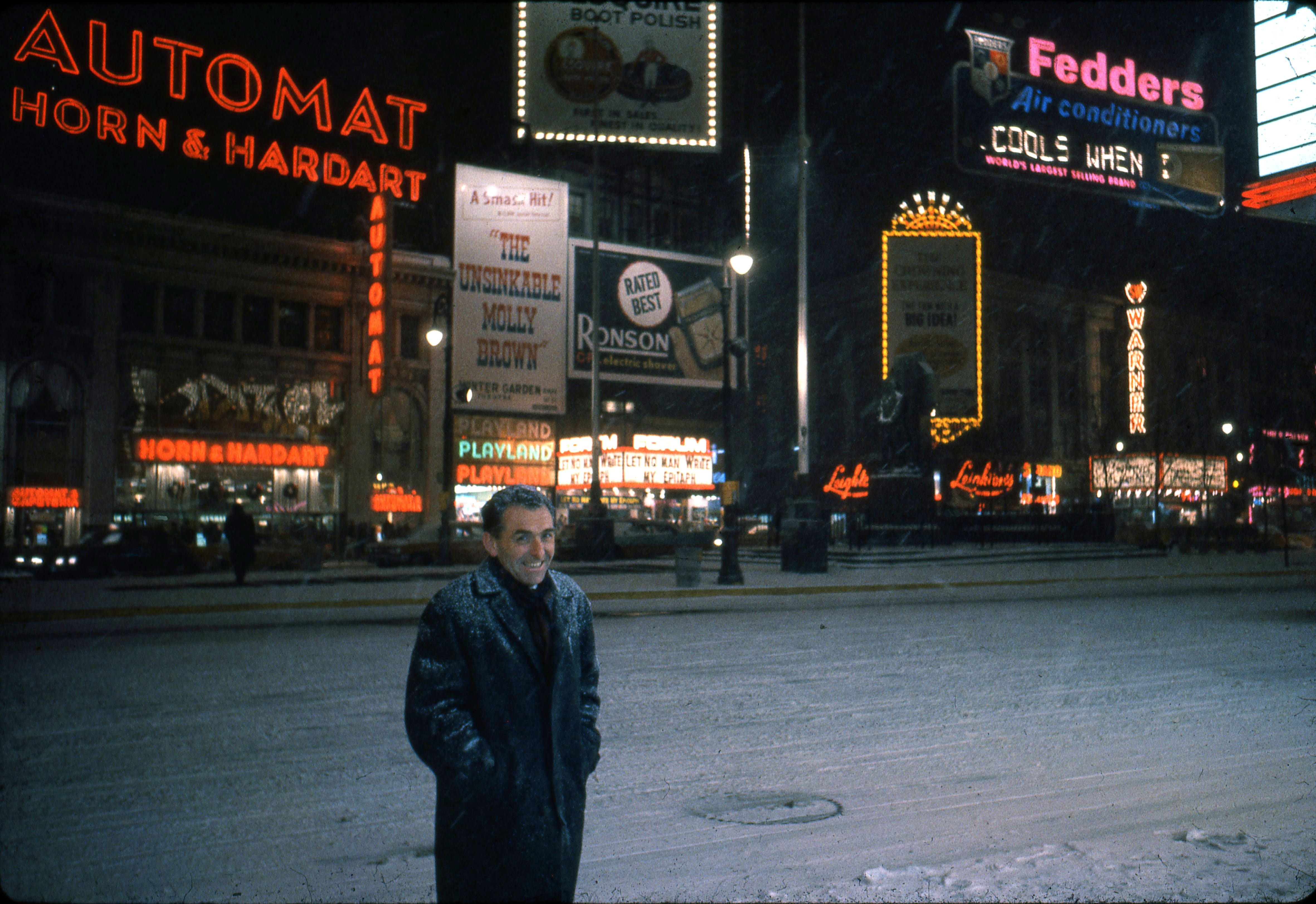 Robert_Doisneau_a╠Ç_NYC_1960_HD.jpg