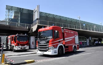 L’aeroporto di Catania chiuso  a causa dell’incendio scoppiato la notte scorsa nell’area arrivi. ANSA/ORIETTA SCARDINO