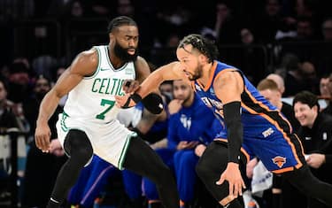 NEW YORK, NEW YORK - FEBRUARY 24:  Jalen Brunson #11 of the New York Knicks is defended by Jaylen Brown #7 of the Boston Celtics during the game at Madison Square Garden on February 24, 2024 in New York City. NOTE TO USER: User expressly acknowledges and agrees that, by downloading and or using this photograph, User is consenting to the terms and conditions of the Getty Images License Agreement. (Photo by Steven Ryan/Getty Images)