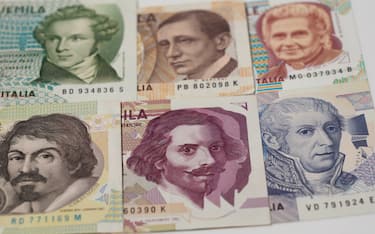 Italia, Milano - Collezione di lire italiane, vecchie banconote da 1000, 2000, 5000,10000,50000,100000 lire - soldi del vecchio conio