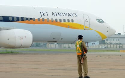 Bimbo nasce sull'aereo: volerà gratis per sempre con Jet Airways