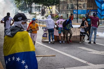 epa11507676 Protesters clash with the Bolivarian National Guard (GNB) over the results of the presidential elections in Caracas, Venezuela, 29 July 2024. Protests are taking place in Caracas after the National Electoral Council (CNE) proclaimed that Nicolas Maduro was re-elected president of Venezuela, following elections held on 28 July. Thousands of citizens have come out to protest against the results announced by the National Electoral Council (CNE), which gave President Maduro 51.2% of the votes, a figure questioned by the opposition and by a good part of the international community. Opposition leader Maria Corina Machado claims they have obtained enough of the vote tallies to prove they won the presidential elections that took place on 28 July.  EPA/Henry Chirinos