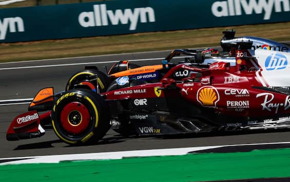 https://static.sky.it/editorialimages/7bd700e8f16abaea642306d30b2f703691a948fa/skysport/it/motori/formula-1/video/2025/08/01/f1-gp-ungheria-gene-commento-video/mclaren_ferrari_ipa.jpg?im=Resize,width=565