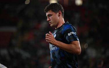 Inter, si ferma Bisseck: distrazione muscolare