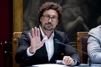 Il ministro delle Infrastrutture e Trasporti Danilo Toninelli durante l'audizione sul crollo del ponte Morandi di Genova del 14 agosto 2018, davanti alle commissioni riunite VIII della Camera e del Senato presso l'aula della Commissione Ambiente di Palazzo Montecitorio, Roma, 27 agosto 2018. ANSA/ANGELO CARCONI