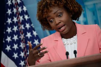 “Siamo inorriditi e allarmati dalla repressione delle proteste in Iran”. Lo ha ribadito la portavoce della Casa Bianca, Karine Jean-Pierre, in un briefing con la stampa a bordo dell’Air Force One