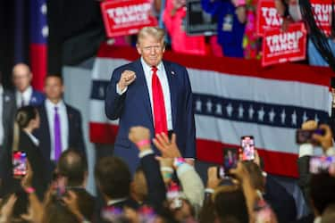 epa11494912 Republican presidential candidate Donald J. Trump arrives before speaking at a campaign rally at Bojangles Coliseum in Charlottle, North Carolina, USA, 24 July 2024.  EPA/DAVID JENSEN