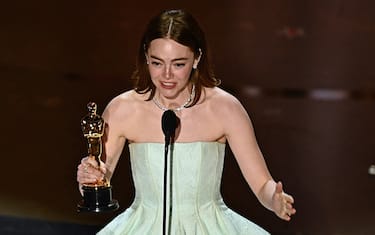 TOPSHOT - US actress Emma Stone accepts the award for Best Actress in a Leading Role for "Poor Things" onstage during the 96th Annual Academy Awards at the Dolby Theatre in Hollywood, California on March 10, 2024. (Photo by Patrick T. Fallon / AFP) (Photo by PATRICK T. FALLON/AFP via Getty Images)
