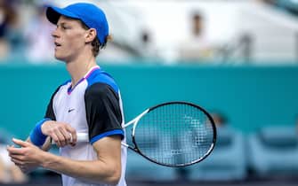 epa11240062 Jannik Sinner of Italy leaves the court after winning the match against Andrea Vavassori of Italy during the men's second round of the 2024 Miami Open tennis tournament, in Miami, Florida, USA, 23 March 2024.  EPA/CRISTOBAL HERRERA-ULASHKEVICH