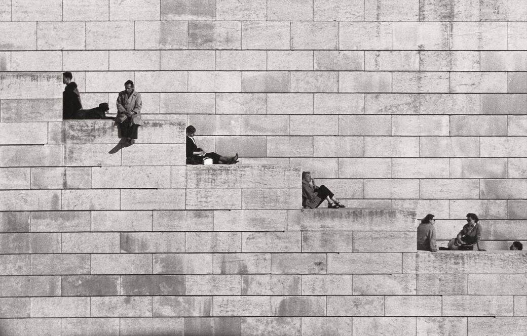 La diagonale dei gradini. Parigi, 1953 © Robert Doisneau