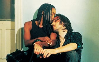 Ralph Fiennes, Angela Bassett in Strange Days