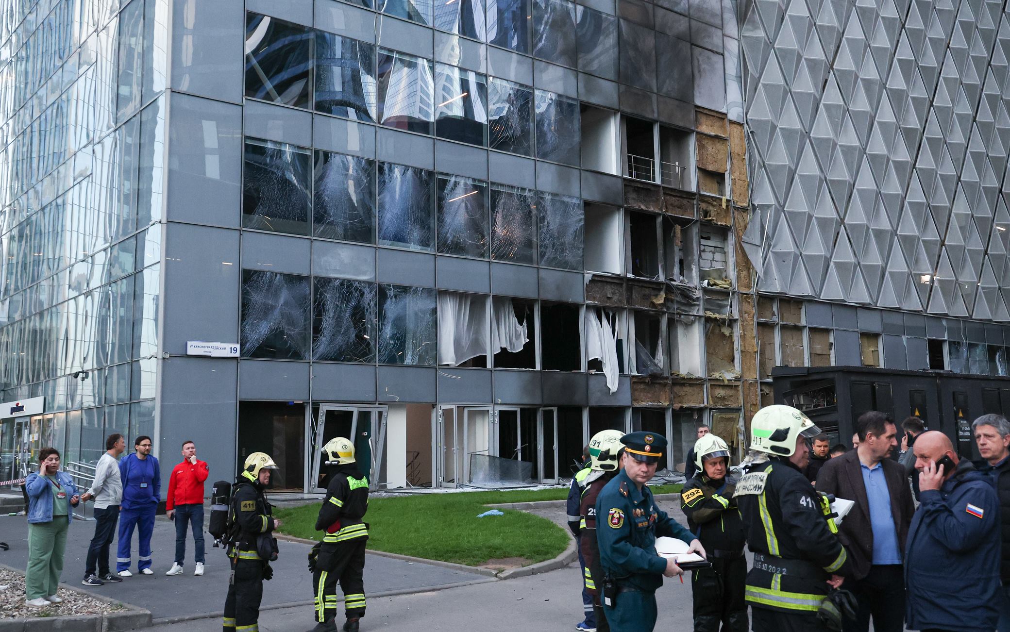 RUSSIA, MOSCOW - JULY 30, 2023: First responders are seen outside the Oko-2 tower at the Moscow International Business Centre (Moscow City) hit by an explosion. Earlier, Moscow Mayor Sergei Sobyanin said the city was attacked by Ukrainian drones; according to the Russian Defence Ministry, three Ukrainian UAVs took part in the attack, one of them destroyed in the air over the Moscow Region's Odintsovo District. Moscow's Vnukovo Airport was temporarily closed for traffic amid the accident. Mikhail Tereshchenko/TASS/Sipa USA