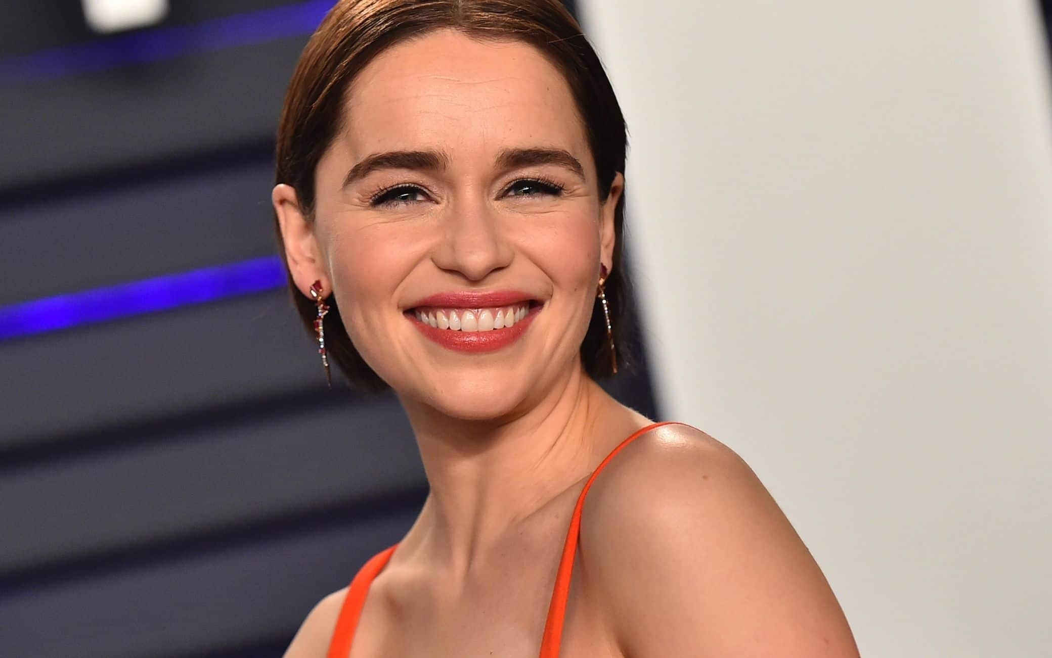 Emilia Clarke sarà la donna che sposò Oscar Wilde in The Ideal Wife | Sky  TG24