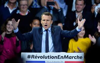 <<enter caption here>> on December 10, 2016 in Paris, France.