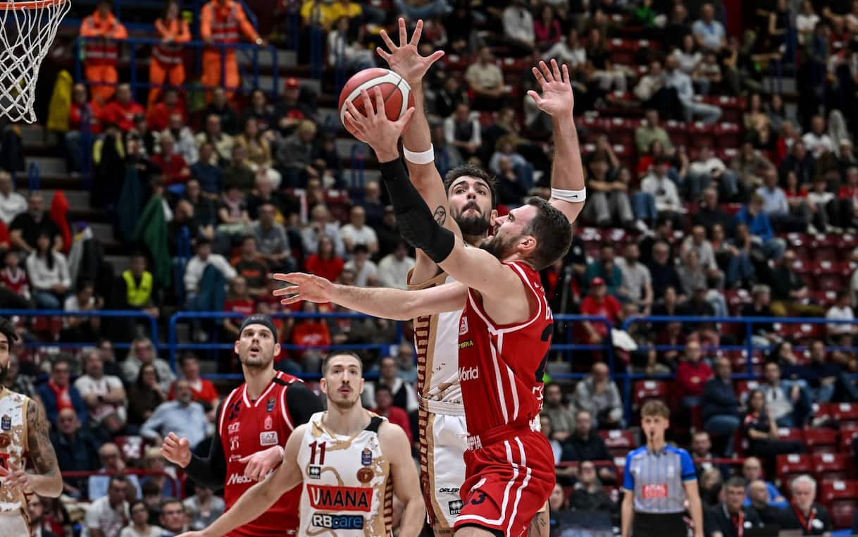 https://static.sky.it/editorialimages/7ccf5bc45db8f56f9000ada366b67d3ebc62fca6/skysport/it/basket/2025/10/26/olimpia-milano-venezia-lega-basket-risultato/Marko_Guduric_Ciamillo-Castoria_Olimpia_Milano.jpg?im=Resize,width=1218