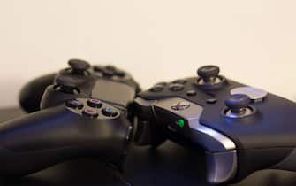 Due console per videgiochi