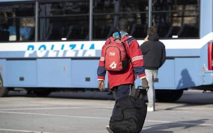 Migranti, Lodi: sgomberato accampamento lungo ponte della tangenziale