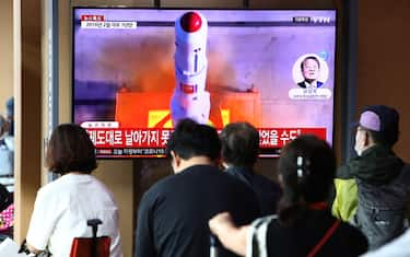 SEOUL, SOUTH KOREA - MAY 31: People watch a television broadcast showing a file image of a North Korean rocket launch at the Seoul Railway Station on May 31, 2023 in Seoul, South Korea. North Korea fired what it claims to be a "space launch vehicle" southward Wednesday, but it fell into the Yellow Sea after an "abnormal" flight, the South Korean military said, in a botched launch that defied international criticism and warnings. (Photo by Chung Sung-Jun/Getty Images)