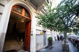 Il palazzo in cui si trova lo studio di Francesco Le Foche, l'immunologo aggredito ieri pomeriggio da un suo paziente di 36 anni,  Roma, 06 ottobre 2023. ANSA/ANGELO CARCONI