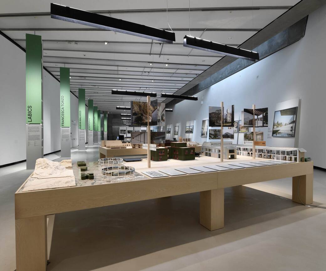 vista dell’allestimento della mostra Vitalità dell’architettura italiana 1946-2026 - MAXXI, Roma