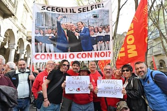 Migliaia in piazza a Torino per chiedere il rilancio dell'automotive e di Mirafiori, 12 aprile 2024. ANSA/ ALESSANDRO DI MARCO