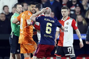 epa10560447 Davy Klaassen of Ajax reacts after being hit by an object during the Semifinal of the KNVB Cup match between Feyenoord Rotterdam and AFC Ajax, in Rotterdam, the Netherlands, 05 April 2023.  EPA/KOEN VAN WEEL