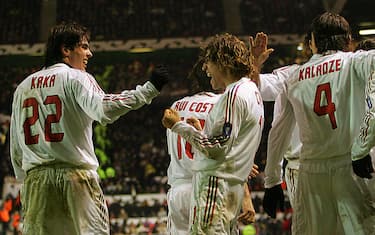 MANCHESTER, United Kingdom:  AC Milan's Hernan Crespo (2nd L) celebrates scoring against Manchester United with teammates Kaka (L), Kakhaber Kaladze (2nd R) and Clarence Seedorf during their first leg Champions League football match at Old Trafford in Manchester, England, 23 February, 2005. AC Milan won 1-0.    AFP PHOTO/JIM WATSON  (Photo credit should read JIM WATSON/AFP via Getty Images)
