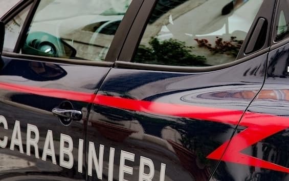 milano due minorenni sequestrate in casa e violentate arrestato 40enne
