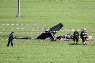 Il luogo dove è caduto uno dei due aerei che si sono scontrati in volo a  Guidonia, 7 marzo 2023
ANSA/MASSIMO PERCOSSI