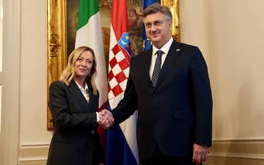 Croatian Prime Minister Andrej Plenkovic welcomes Italian Prime Minister Giorgia Meloni  during her official visit, in Zagreb, Croatia, 17 November 2023. Meloni is on a two-day visit to Croatia for talks that are expected to focus on migrants and EU enlargement to the Western Balkans.
ANSA/ CHIGI PALACE PRESS OFFICE/ FILIPPO ATTILI
+++ ANSA PROVIDES ACCESS TO THIS HANDOUT PHOTO TO BE USED SOLELY TO ILLUSTRATE NEWS REPORTING OR COMMENTARY ON THE FACTS OR EVENTS DEPICTED IN THIS IMAGE; NO ARCHIVING; NO LICENSING +++ NPK +++