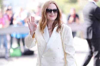 VENICE, ITALY - AUGUST 31: Jury President Julianne Moore is seen arriving at the Excelsior pier during the 79th Venice International Film Festival on August 31, 2022 in Venice, Italy. (Photo by Andreas Rentz/Getty Images)