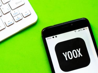 UKRAINE - 2020/06/27: In this photo illustration e-commerce Yoox logo is seen displayed on a smartphone. (Photo Illustration by Igor Golovniov/SOPA Images/LightRocket via Getty Images)