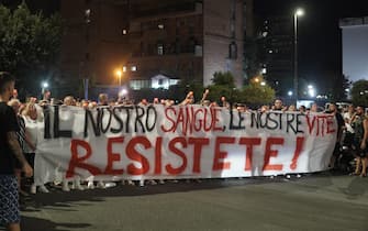 Fiaccolata a Scampia per le vittime del crollo alla vela celeste.