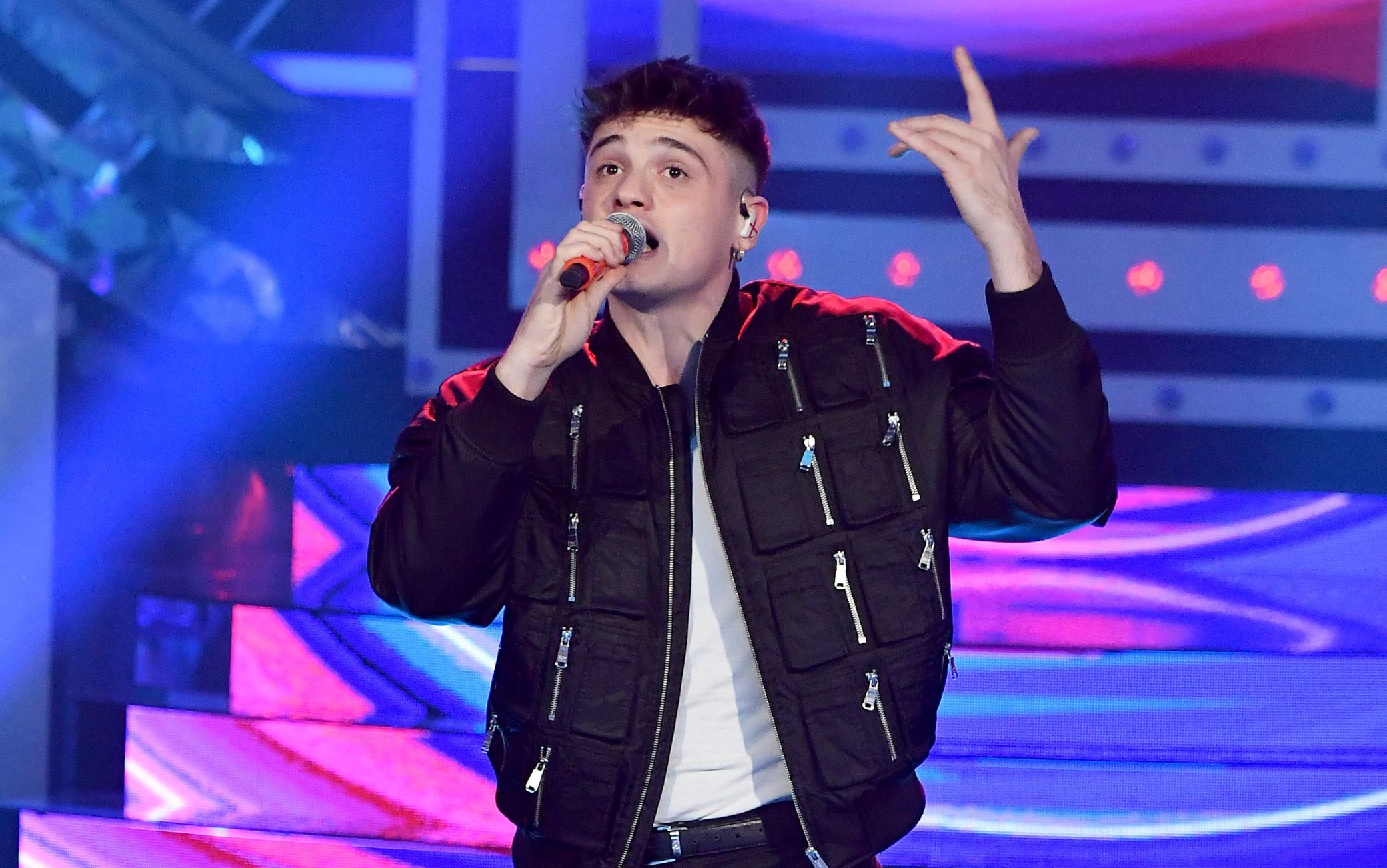 Chi è Olly a Sanremo per la seconda volta con la canzone Balorda