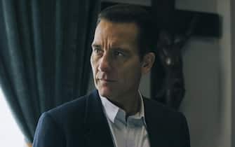 USA. Clive Owen in the (C)AMC Networks new series : Monsieur Spade (2023). 
Plot: The famous detective Sam Spade is now 60 and living as an expat in the south of France in 1963.
Ref: LMK106-J10332-241123
Supplied by LMKMEDIA. Editorial Only. Landmark Media is not the copyright owner of these Film or TV stills but provides a service only for recognised Media outlets. pictures@lmkmedia.com