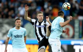 Udinese's Jakub Jankto (L) and Lazio's Adam Marusic (R) in action during the Italian Serie A soccer match between Udinese Calcio and SS Lazio at Dacia Arena Stadium in Udine, 8 April 2018. ANSA/ LANCIA