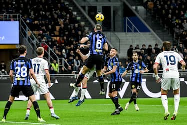 Inter's Stefan de Vrij (C) in action during the Italian Serie A soccer match Inter FC vs Genoa CFC at the Giuseppe Meazza stadium in Milan, Italy, 04 March 2024.
ANSA/NICOLA MARFISI