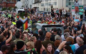 Il corteo durante i funerali di Sinéad O Connor