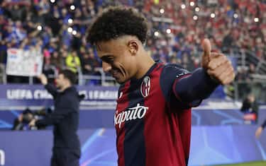 Bologna's Dan Ndoye celebrates the victory at the end of the UEFA Champions League soccer match between Bologna FC and Borussia Dortmund at Renato Dall'Ara stadium in Bologna, Italy, 21 January 2025. ANSA/ELISABETTA BARACCHI