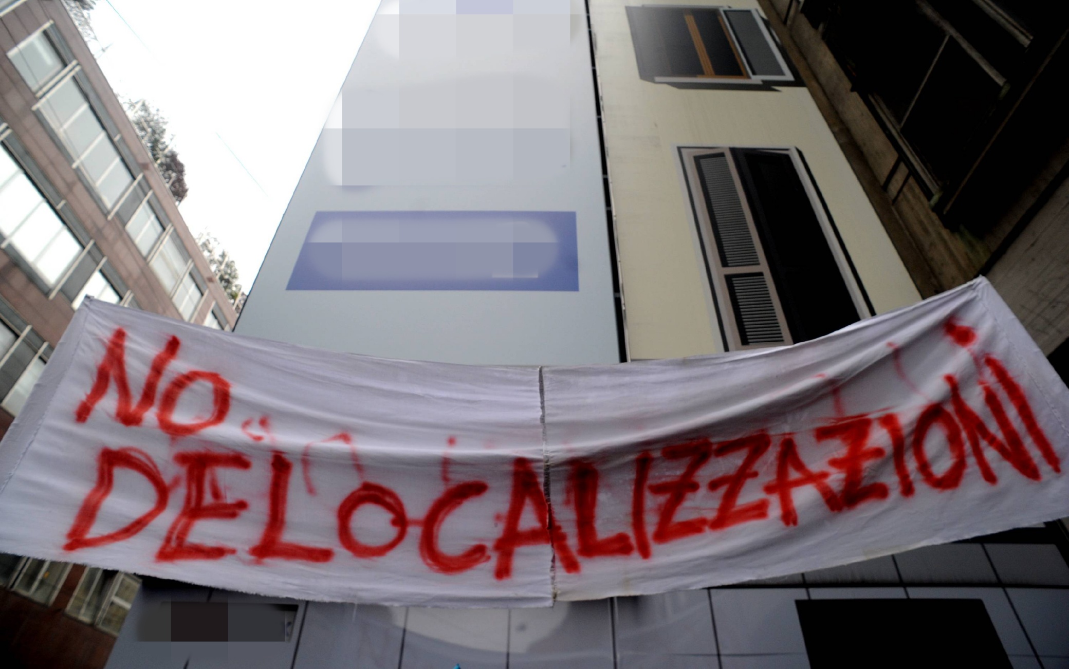 lavoro licenziamenti delocalizzazione