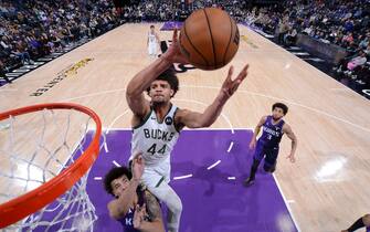 SACRAMENTO, CA - MARCH 12: Andre Jackson Jr. #44 of the Milwaukee Bucks dunks the ball during the game against the Sacramento Kings on March 12, 2024 at Golden 1 Center in Sacramento, California. NOTE TO USER: User expressly acknowledges and agrees that, by downloading and or using this Photograph, user is consenting to the terms and conditions of the Getty Images License Agreement. Mandatory Copyright Notice: Copyright 2024 NBAE (Photo by Rocky Widner/NBAE via Getty Images)